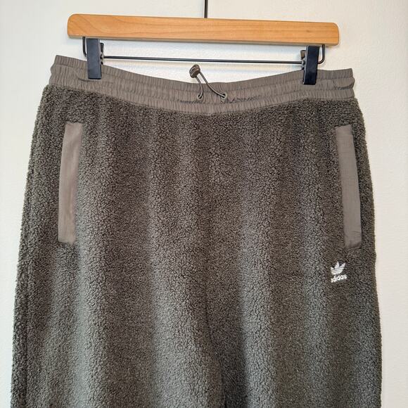 Adidas Women's Essentials Fluffy Teddy Pants Jogger Shadow Olive Size Large NWT - Picture 2 of 10